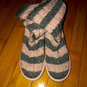 Women’s Ugg Pink & Gray Cable Knit Boots